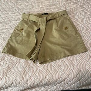 Banana Republic 
Autientic Chino Shorts